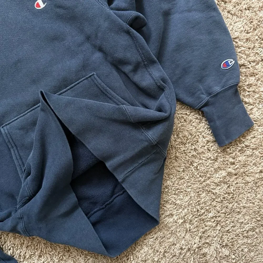 Vintage 90’s Champion Reverse Weave Navy Blue Sweatshirt Hoodie USA Size Medium